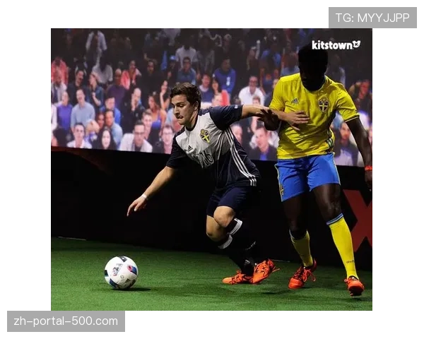 通讯:记录狂热队更衣室赛后,主教练对年轻球员的悉心指导 通讯:记录狂热队更衣室赛后,主教练对年轻球员的悉心指导